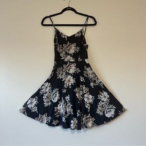 Old Navy Black/Grey Floral Fit & Flare Summer Dress Size M